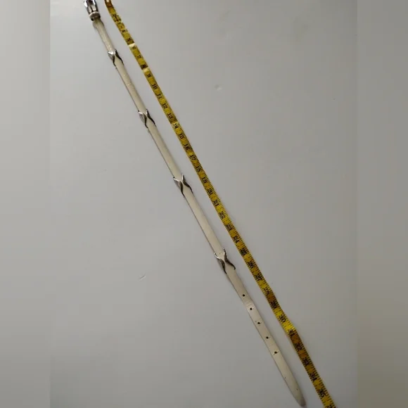 Liz Claiborne Genuine Italian Leather Belt White Silver Skinny  Size Medium - Picture 2 of 11